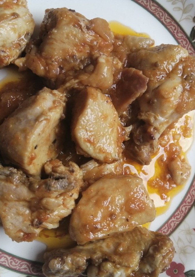 Una foto de Pollo con salsa