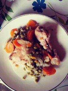 Una foto de Pollo arvejado