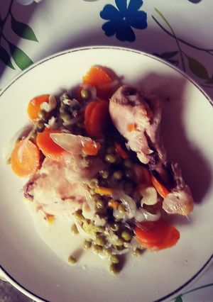 Una foto de Pollo arvejado
