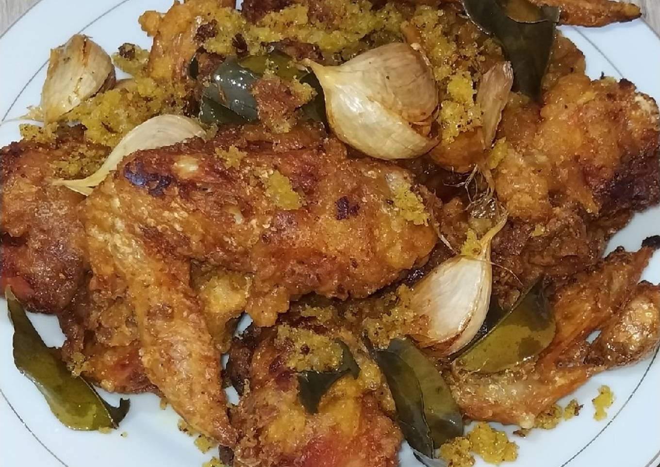 Sayap goreng bawang