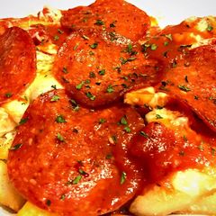A picture of Pizza fries .