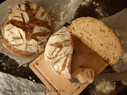 Una foto di pane farina farro