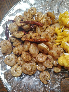 Una foto de Camarones a la mantequilla con picante