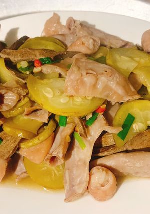 Hình của món Lòng xào dưa.