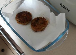 Una foto de Falafell estilo hamburguesa con las sobras de los garbanzos