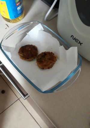 Una foto de Falafell estilo hamburguesa con las sobras de los garbanzos