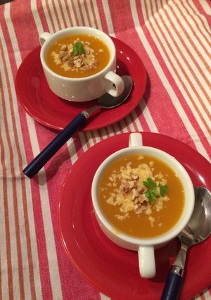 Una foto de Sopa crema de verduras en sopera eléctrica