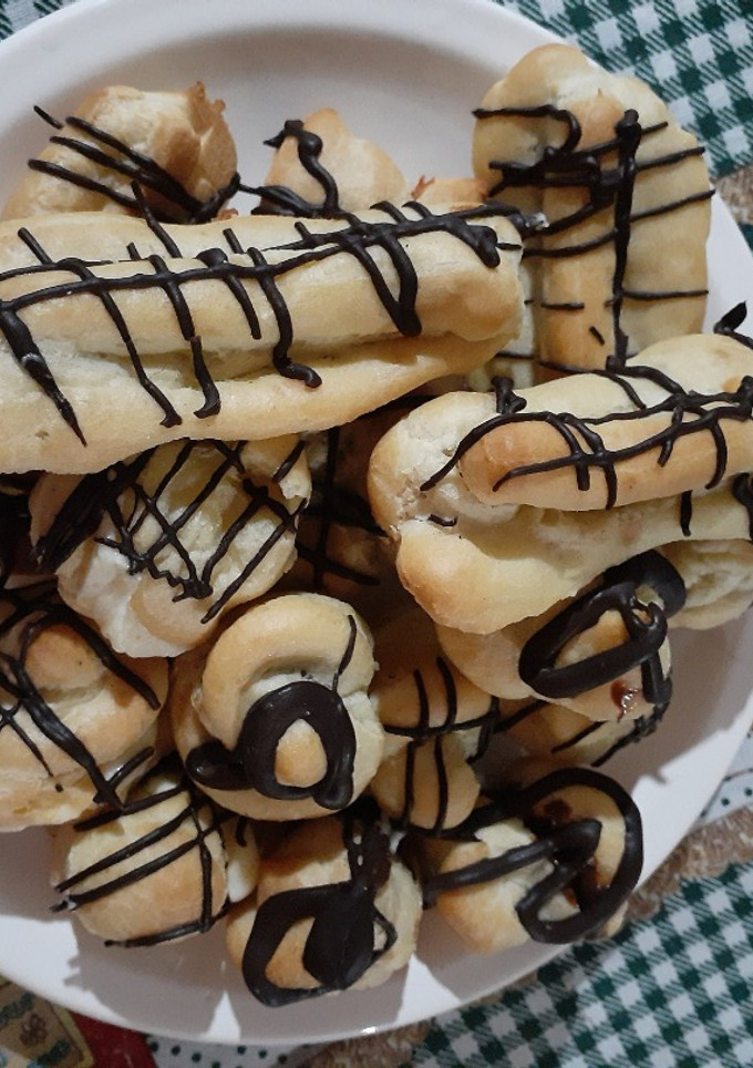 Una foto de Bombas y jacobos   de crema, dulce de leche y de Nutella
