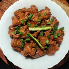 A picture of Chilli Chicken with Sauces.