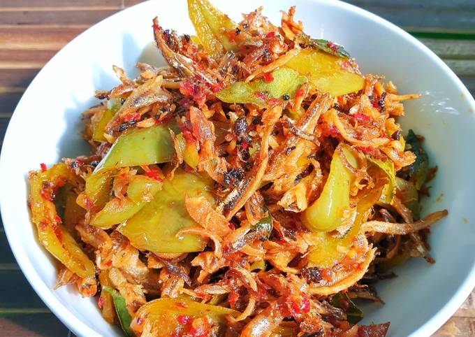 Cara mudah memasak Sambal Ikan Teri Cabe Hijau yang istimewa