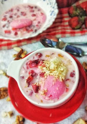 A picture of Strawberry Rasmalai.