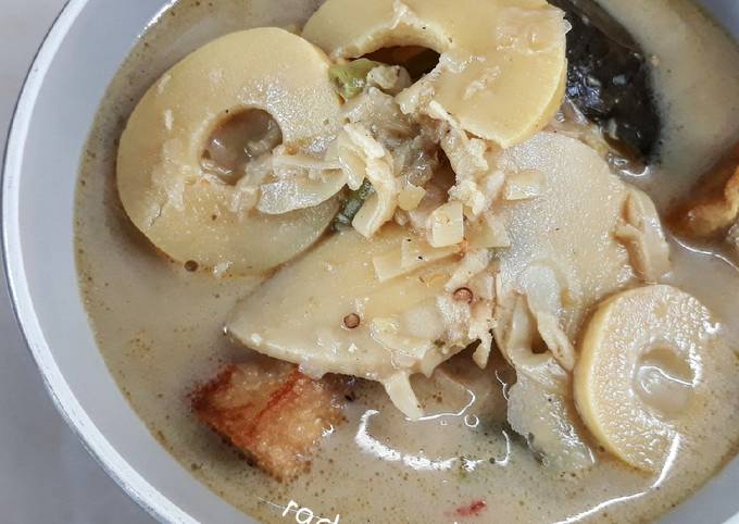 Bagaimana Menyiapkan Rebung Kuah Santan, Lezat