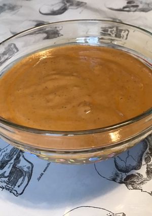 Une photo de Sauce salade aux olives,piment doux et moutarde