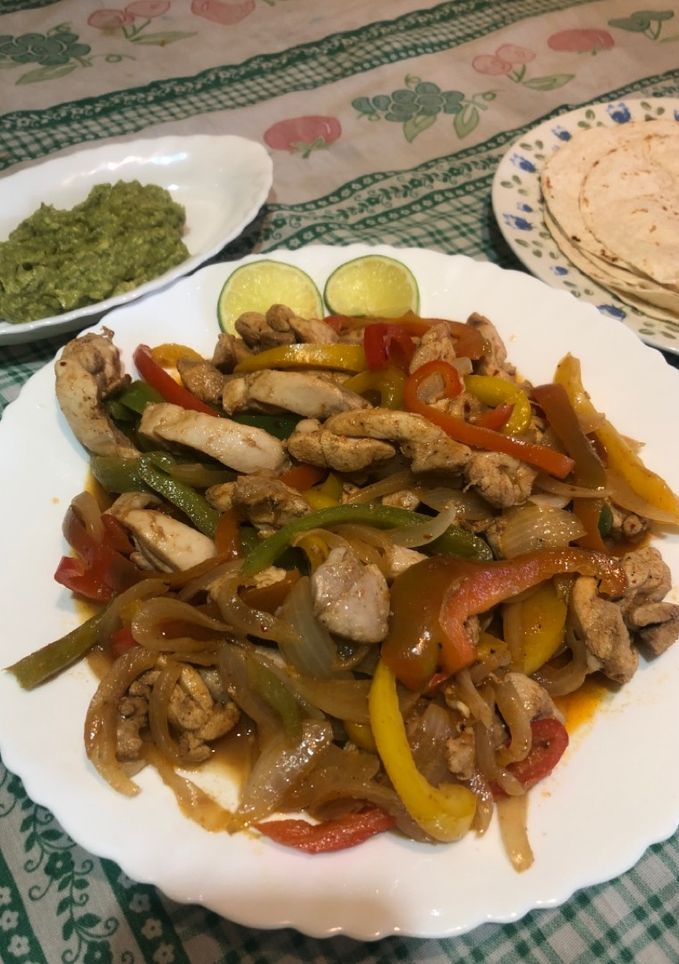 Una foto de 409. Fajitas de pollo mejicanas (picoteo)