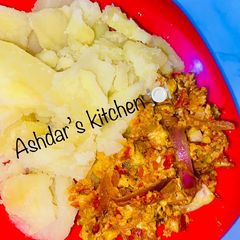 A picture of Boiled Irish potatoes with egg sauce😋.