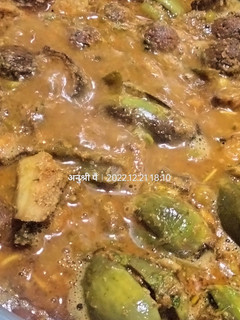उंधियो (Undhiyu Recipe In Marathi) रेसिपी चे मुख्य फोटो