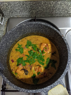 A picture of Salmon Curry.