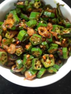 வெண்டைக்காய் பொரியல் (vendakkai poriyal recipe in tamil) செய்முறை முக்கிய புகைப்படம்