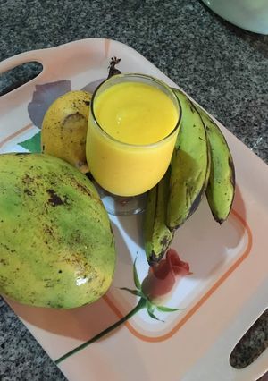 A picture of Mango and yam soomthies.