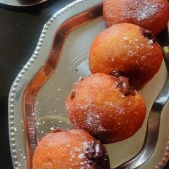 A picture of Eggless Bomboloni.