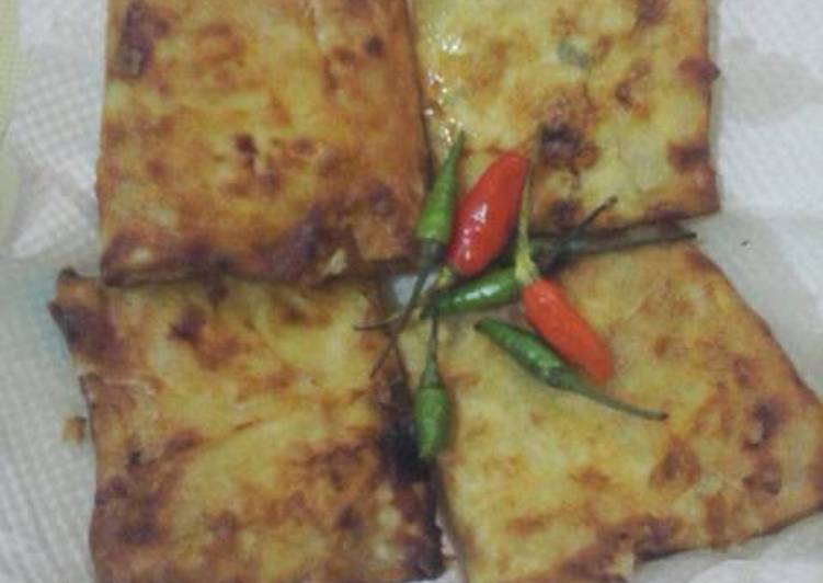 Martabak isi tahu gurih