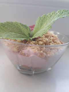 Mascarponés, túrós epres pohárkrém recept fotója