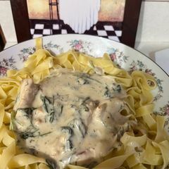 A picture of Creamy Chicken stroganoff.