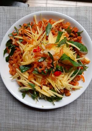 Hình của món Gỏi xoài tôm khô.