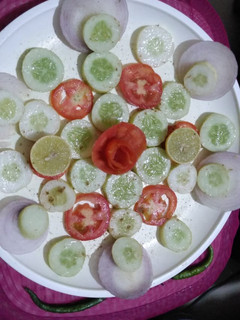 सलाद (salad recipe in Hindi) रेसिपी मुख्य फोटो