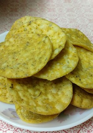 A picture of Masala Mathri.