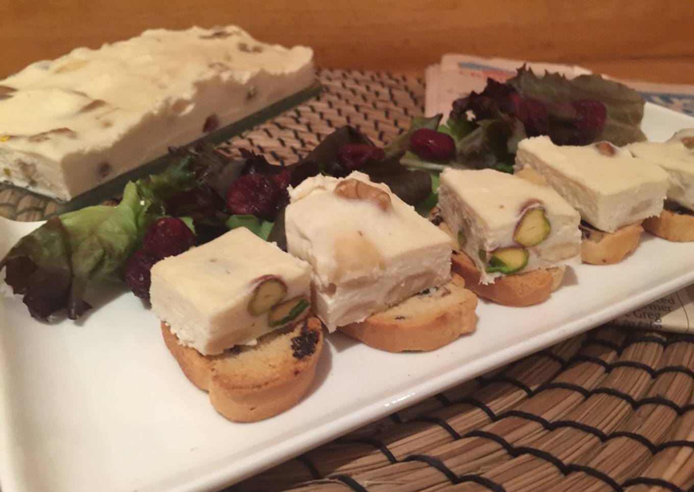 Turrón de camembert y frutos secos