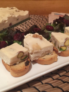 Una foto de Turrón de camembert y frutos secos