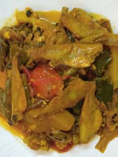 শীতের সব্জি দিয়ে মৌরলা মাছ চচ্চড়ি (shiter sabji diye mourola mach chachori recipe in Bengali) রেসিপির প্রধান ছবি