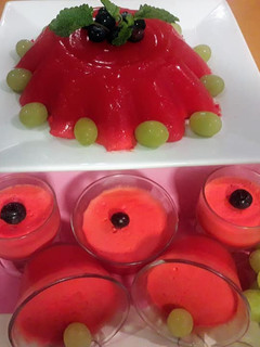 Una foto de Gelatina de Agua sabor Cereza y Queso Crema Light