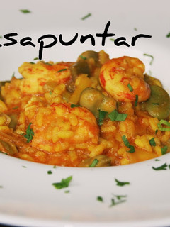 Una foto de Arroz con ajetes, habas y gambones