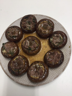 Una foto de Champiñones Portobello al ajillo en horno