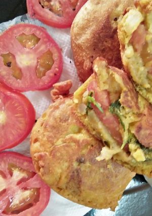 टमाटर स्टफ्ड बोन्डा (tamatar stuffed bonda recipe in Hindi) रेसिपी मुख्य फोटो