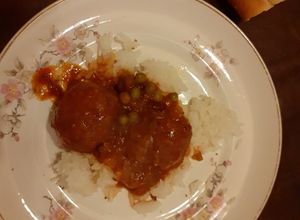 Una foto de Albóndigas con Arroz