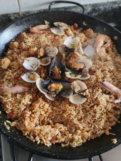 Una foto de Paella de mariscos