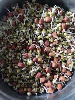 स्प्राउट्स (sprouts recipe in Hindi) रेसिपी मुख्य फोटो