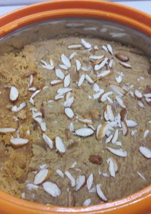 A picture of Dal ka halwa.