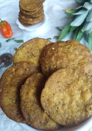 आटा मसाला मठरी (aata masala mathri recipe in hindi) रेसिपी मुख्य फोटो