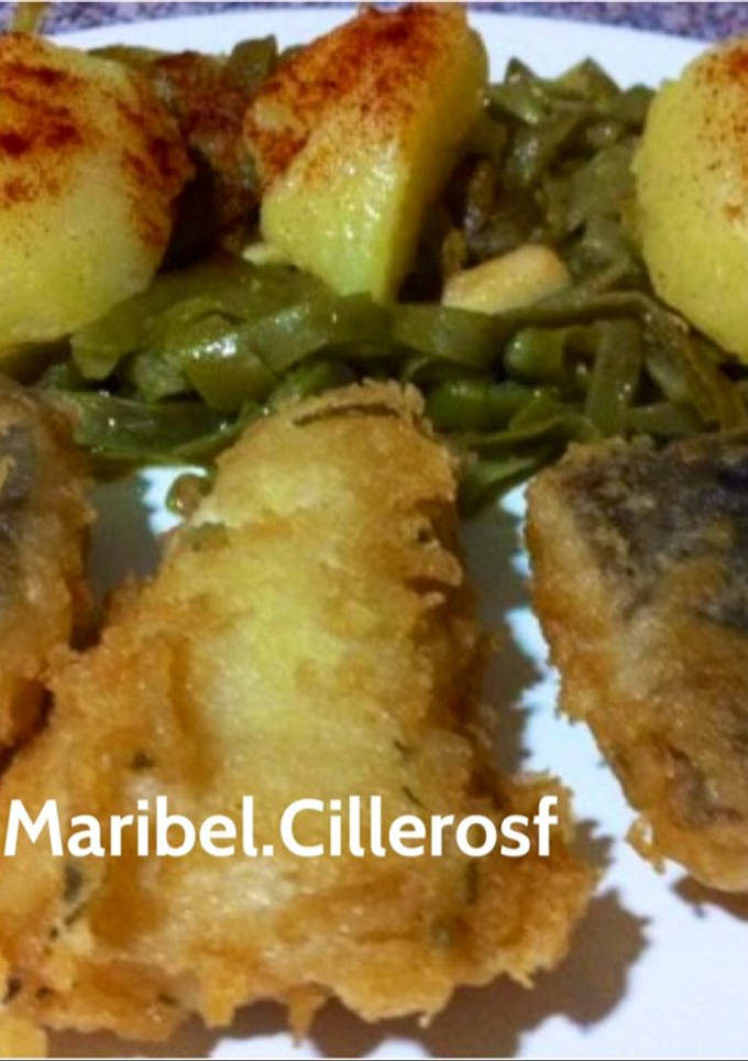 Una foto de Bacalao en tempura con guarnición