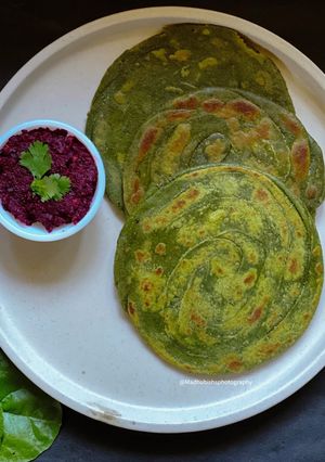 A picture of Palak Lachha Paratha.