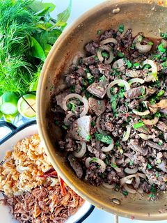 รูปของ คั่วลาบเหนือ🌶️สำหรับปีใหม่เมือง🧄(Local stir- fried minced pork with northern Thai Laab Spice)🌶️