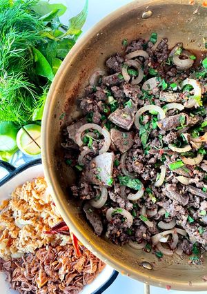รูปของ คั่วลาบเหนือ🌶️สำหรับปีใหม่เมือง🧄(Local stir- fried minced pork with northern Thai Laab Spice)🌶️