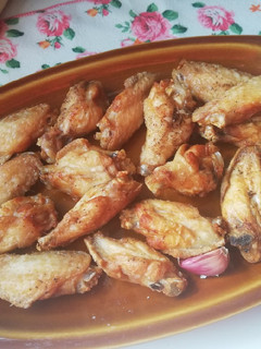 Una foto de Alitas de pollo fritas al vino y al limón 🐔🍋