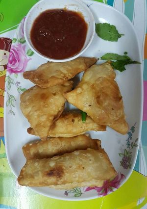 समोसे (samose recipe in Hindi) रेसिपी मुख्य फोटो