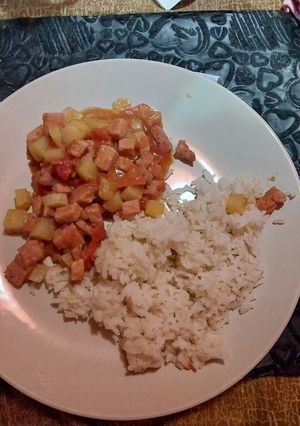Una foto de Chuleta de cerdo🐖 con papas