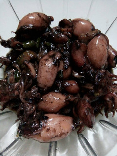 Foto resep Cumi item pedas